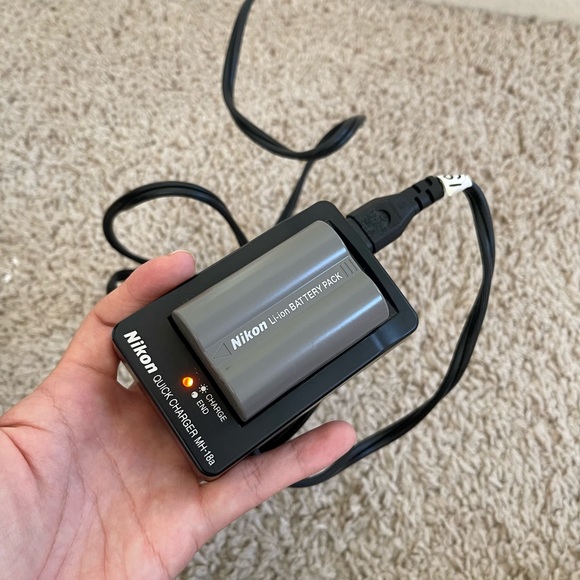 Nikon D90 DSLR camera - Picture 7 of 8